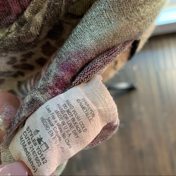 Forever 21 leopard rose 🌹 metallic knit sweater - Picture 7 of 7